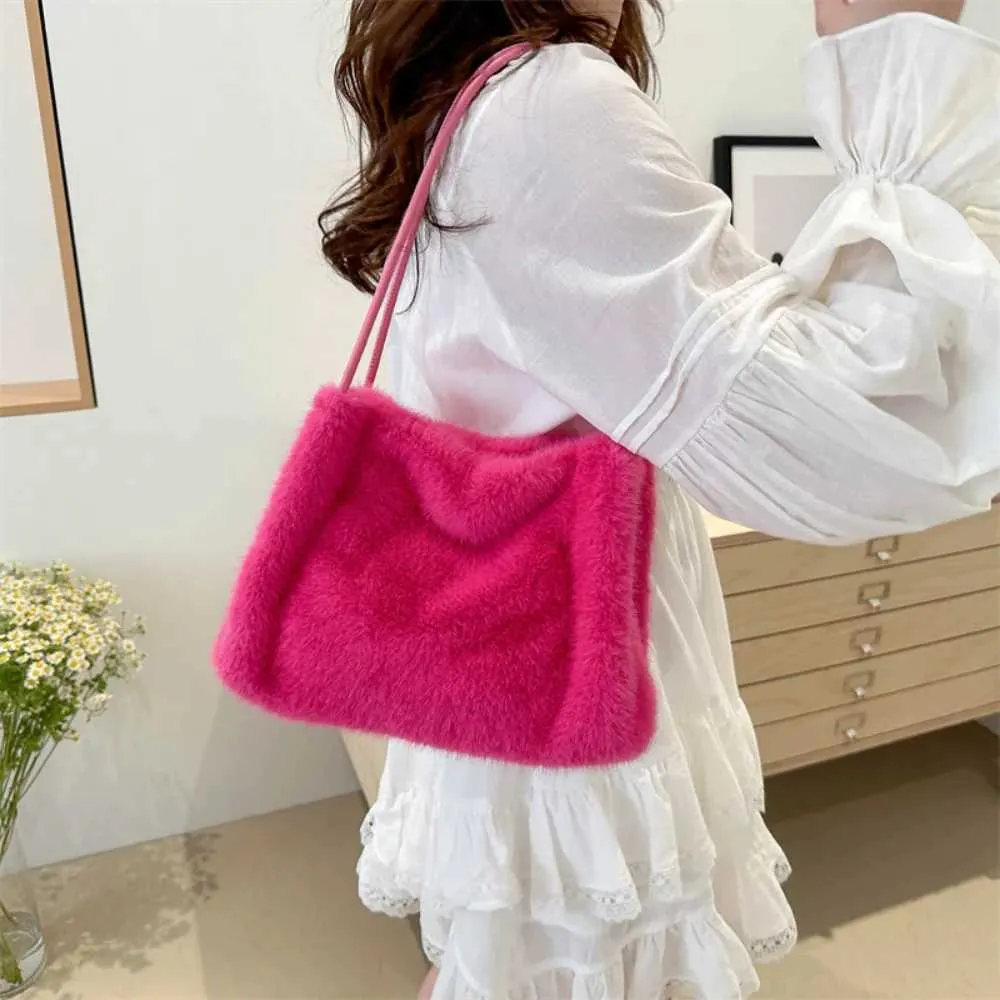 Plush Shoulder Bag For Women Versatile Casual Handbag Style_voghion.com