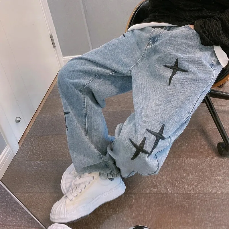 Drucke Herren Street Kleidung Tasche Weite Bein Jeans Koreanische Mode Kleid Gerade Beiläufige Lose Cowboy Cargo Hose 240911_voghion.com