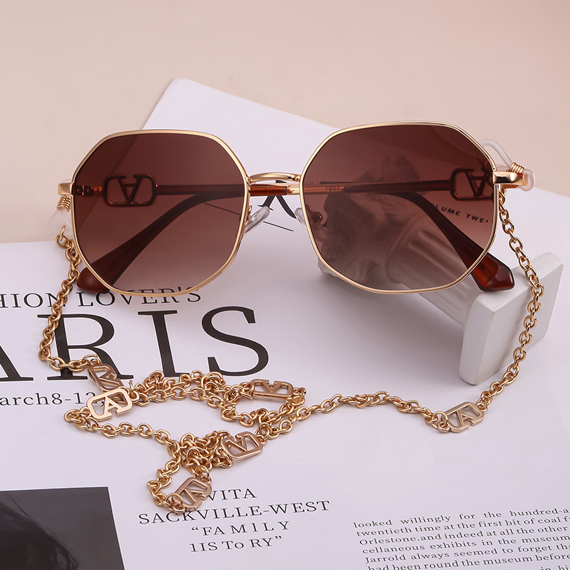 Lunettes de soleil à chaîne 2024, nouvelle célébrité en ligne, corde de chaîne anti-chute, mêmes lunettes de soleil irrégulières pour femmes