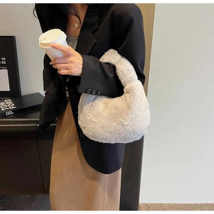 Portafoglio da donna con manico corto Fi Cluh carino Wen Fur Small Half Mo caldo peluche borsa da polso Y241106_voghion.com