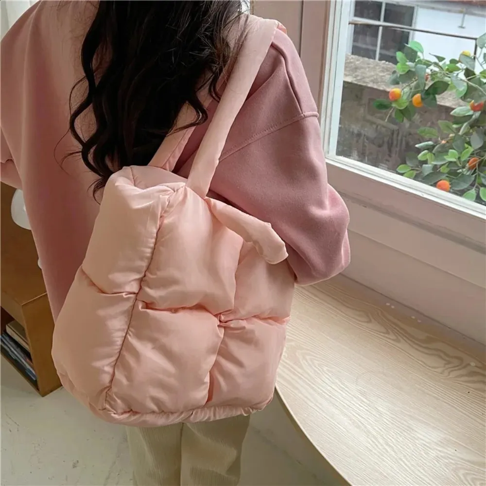 Borsa a tracolla grande capacità imbottita in nylon trapuntato, borsa a mano in piuma, borsa per la spesa in cotone morbido e imbottito 240912_voghion.com