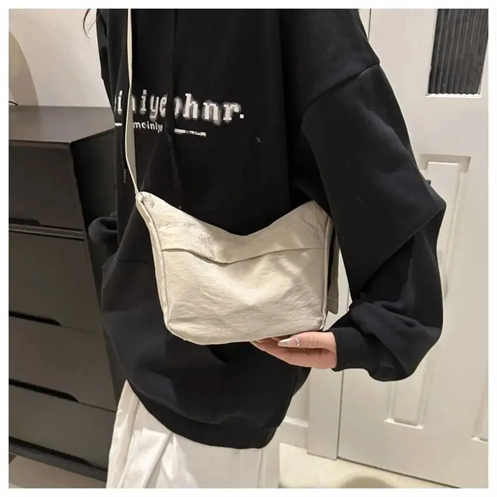 Simple Large Capacity Shoulder Messenger Crossbody Bag For Women_voghion.com