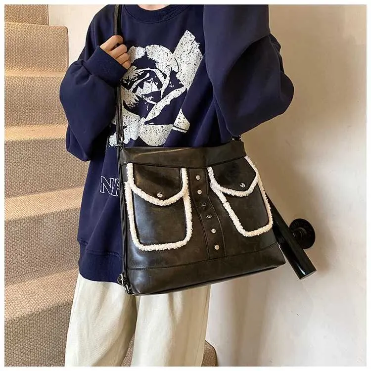 Sac à dos vintage en PU pour femme, sac à bandoulière carré en polaire d'agneau, grande capacité, fourre-tout décontracté pour les déplacements_voghion.com