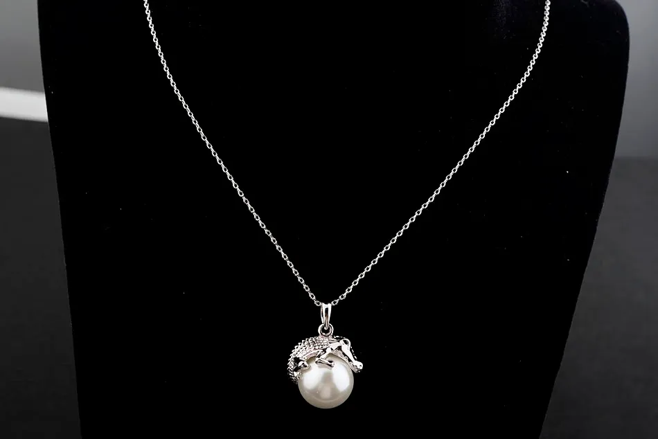 Chains Top Quality Italina Brand Exquisite Mosaic White Pearl Crocodile Pendant Clavicle Chain Necklace For Women_voghion.com
