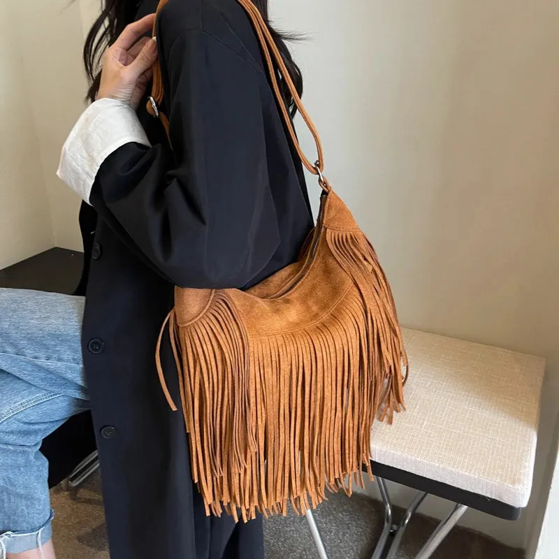 Borse a tracolla in pelle scamosciata con nappe e frange da donna 2024 Borsa a tracolla da donna alla moda Borsa a mano Tote Marrone Nero_voghion.com