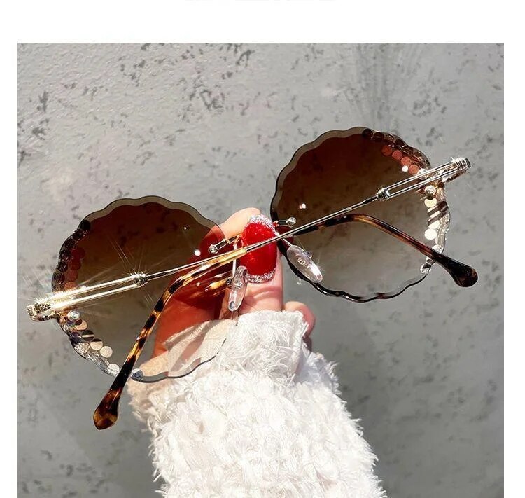 Women's Cat Eye Sunglasses With Diamond Studs And Metal Frame_voghion.com
