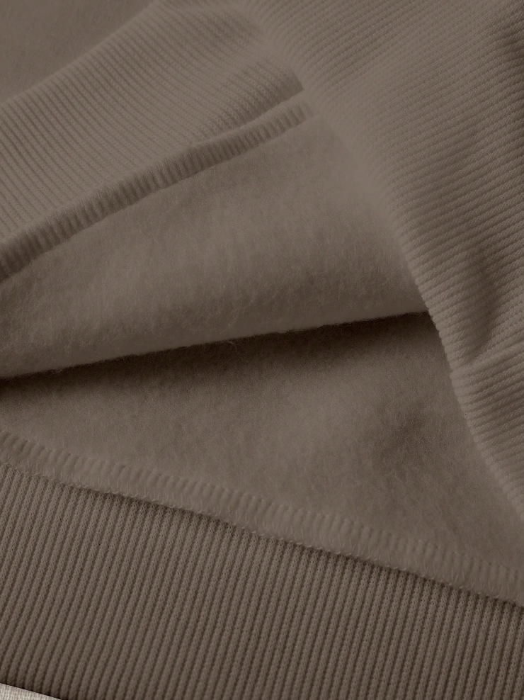 Felpa e pantaloni della tuta alla moda e versatili per l'autunno e l'inverno, in due pezzi con motivo a corona di lettere_voghion.com