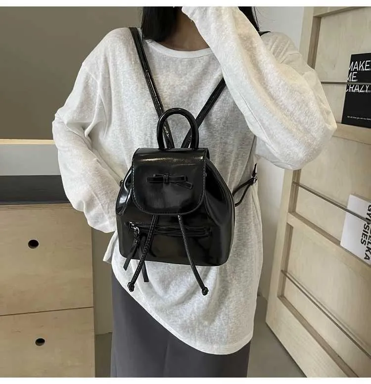 Mochila feminina sólida com aba e laços, mini bolsas de ombro, versátil, feminina, grande capacidade, bolsas de couro, casual, estudante_voghion.com