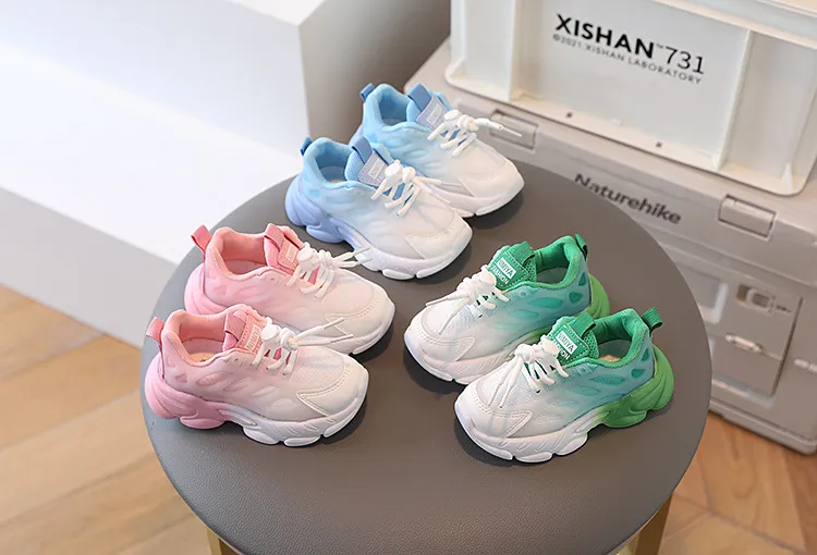 Dekliške unisex mešane barve zračne superge s platformo 2024 otroške priložnostne mrežaste lahke športne superge Cutefeet_voghion.com