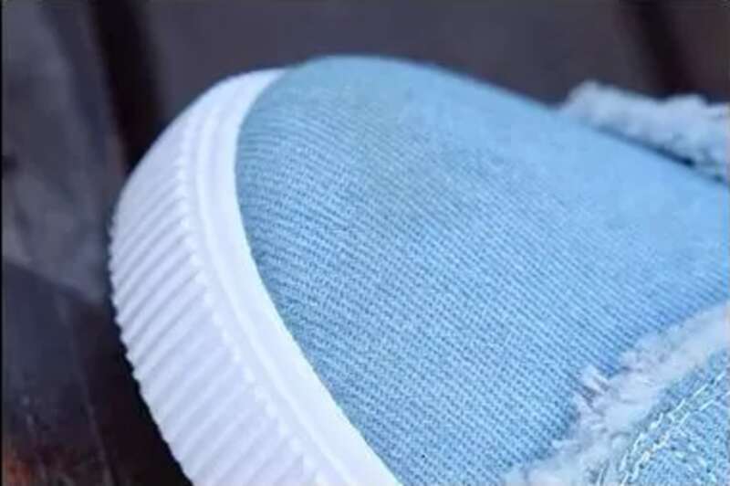 Canvas 2025 Designer Atmungsaktive weiße Sportschuhe für den Außenbereich Rutschfeste Freizeitschuhe Flache Schuhe Damen Sokofy Loafers Atillas Muje_voghion.com