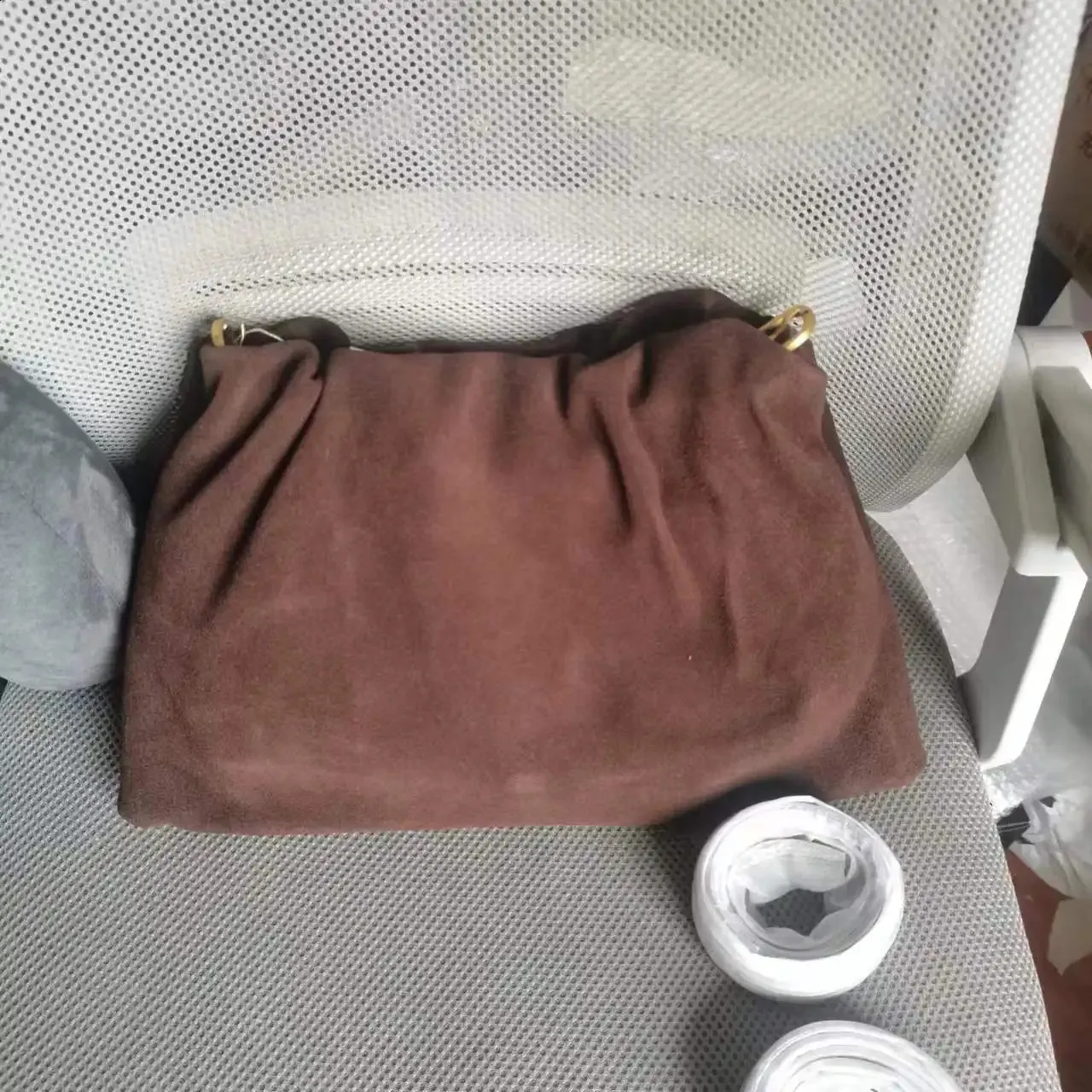 Borsa a spalla e borsa a mano in camoscio da donna con due cinghie_voghion.com