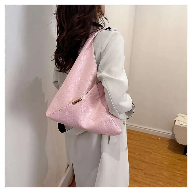 2024 Populaire Nouveau Triangle De Poche Aisselles Mode Simple Cool Style Sac À Bandoulière Street Dressing_voghion.com