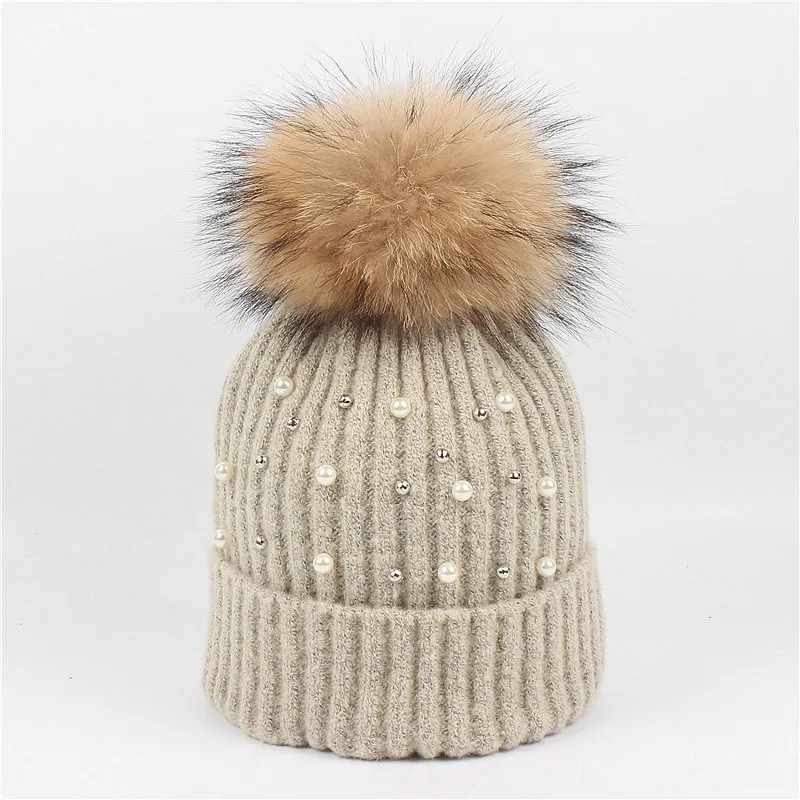 Dames gebreide muts met parels en kunstbont pompon wintermuts_voghion.com