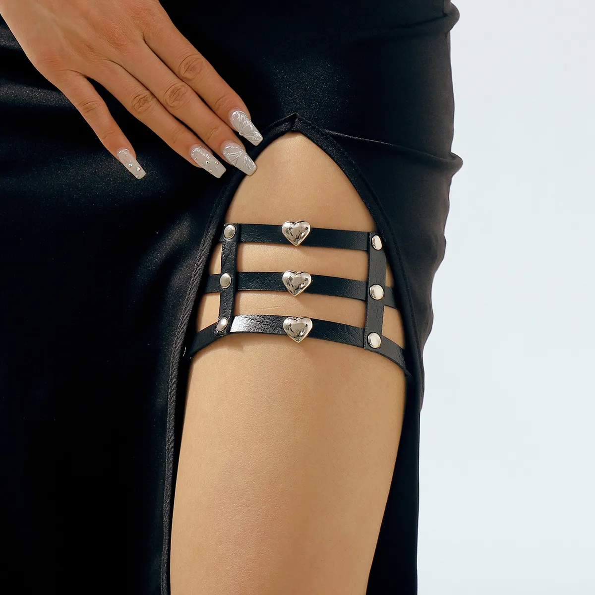 Fußkettchen 2023 Sexy Gothic PU-Leder Nieten Beinring Punk Cool Pats Mädchen Pfirsich Herz Oberschenkelkette Weibliche Körperzubehör_voghion.com