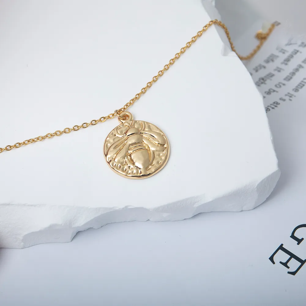 Collane con ciondolo Tangula Vintage Bee Collana rotonda per donna Uomo Acciaio inossidabile Geometrico Insetto Regali di compleanno per_voghion.com