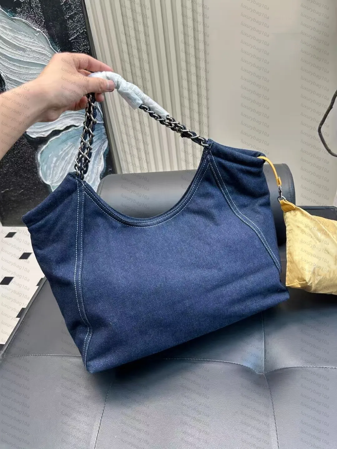 Handtassen: Oversized damestas met dikke ketting, retro zwart-gouden designerhandtas, grote schoudertas_voghion.com