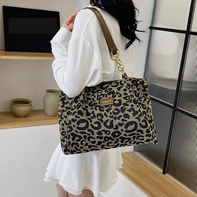 Leopard Print Handbag Shoulder Tote Bag Retro Style For Women_voghion.com