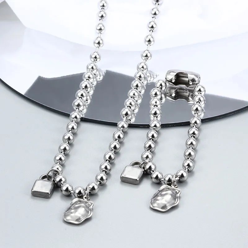 Cadenas de moda de acero inoxidable color plata regalo redondo bola blanca mujeres hombres cerradura llave UN 50 8 mm cuentas colgantes collar_voghion.com