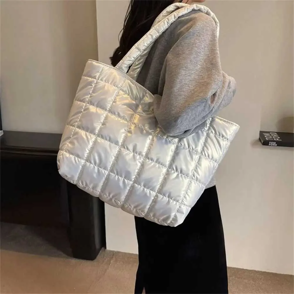 Women's Quilted Tote Bag Large Capacity Winter Shoulder Handbag_voghion.com