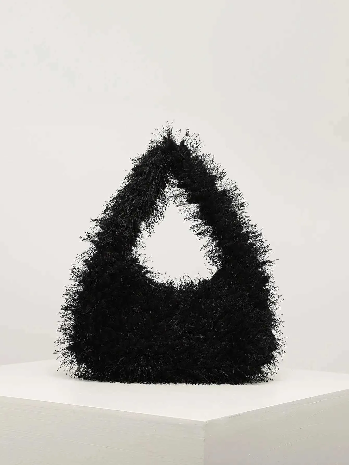 Sac à bandoulière en peluche Y2K de couleur unie en forme de croissant, simple, tout-en-un, joli sac à main pour femme C241106_voghion.com