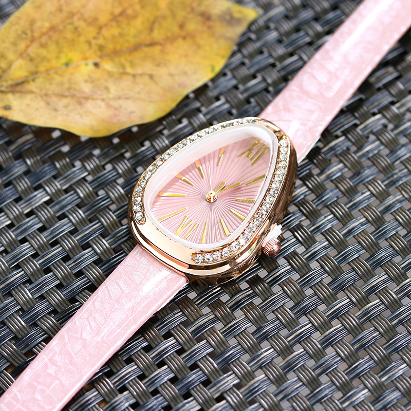 Serpentine Quartz Women's Watch With Diamond Details And Leather_voghion.com