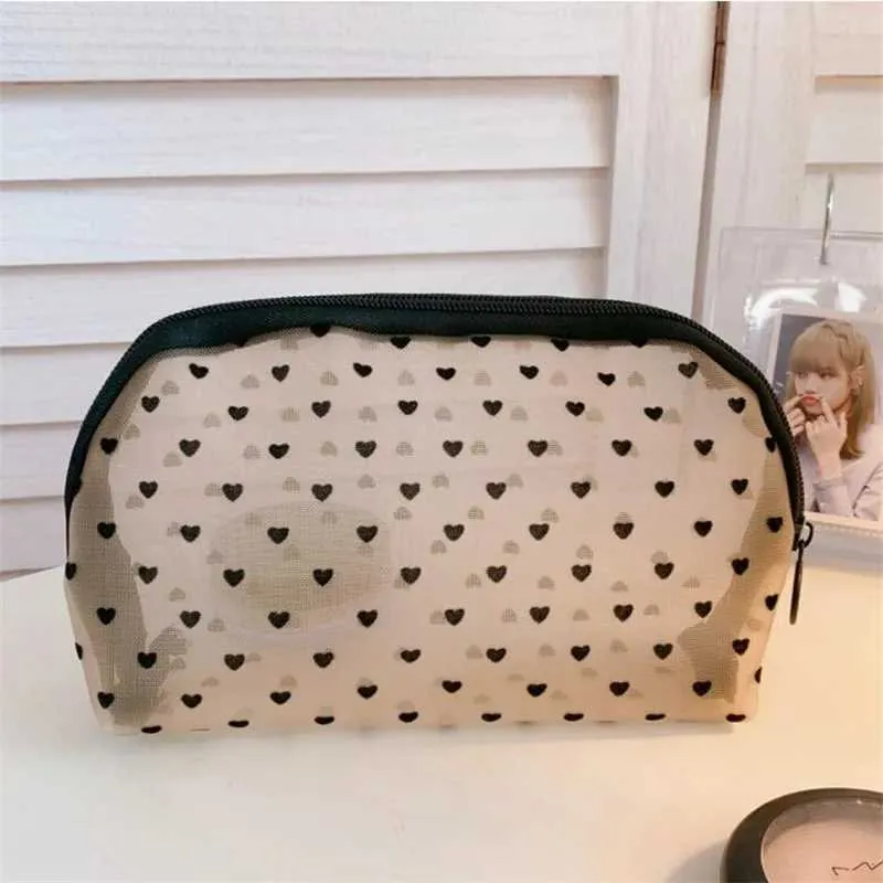 Estuche de malla con estampado en forma de corazón para cosméticos, neceser de maquillaje, bonito estuche transparente con cremallera, color negro, fácil de llevar, Y241023_voghion.com