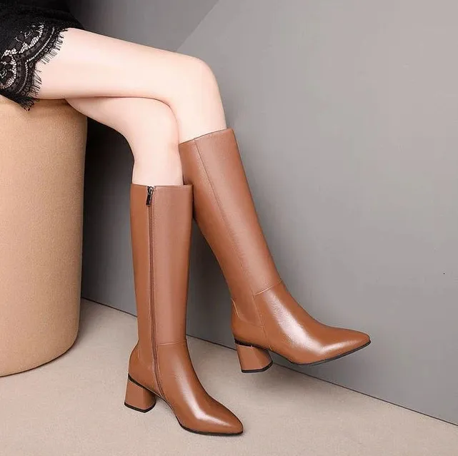 Botas altas elegantes para mujer de cuero marrón para invierno_voghion.com