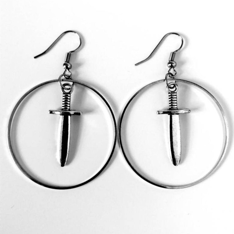 Boucles d'oreilles en soldes Boucles d'oreilles créoles en forme d'épée et de poignard Boucles d'oreilles gothiques Boucles d'oreilles cadeaux d'Halloween_voghion.com