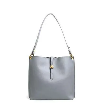 Solid Color Large Capacity Bag Light Design Leather Women One Shoulder Handbag_voghion.com