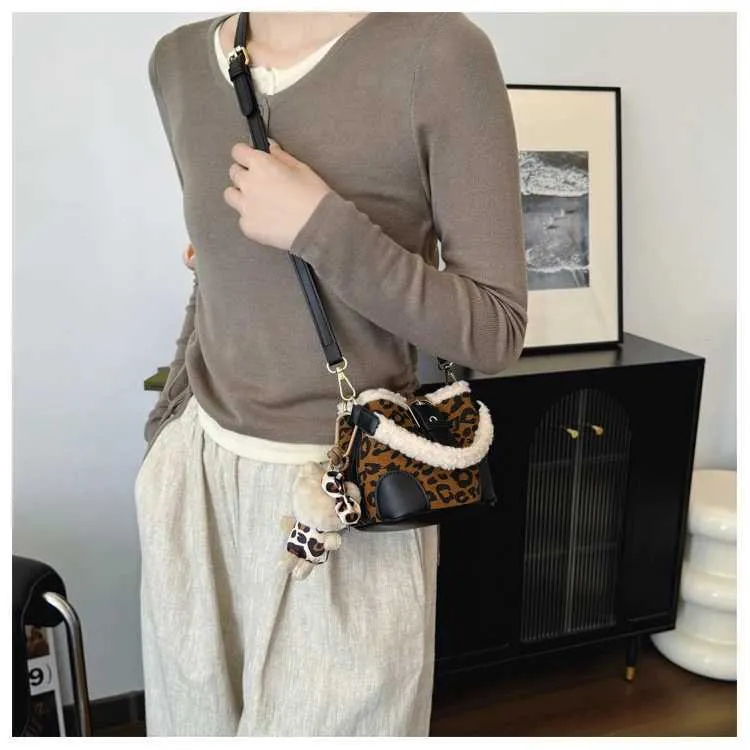 Sac seau vintage en daim léopard pour femme, mini-poignée en polaire d'agneau, tenue décontractée, polyvalent, en peluche_voghion.com