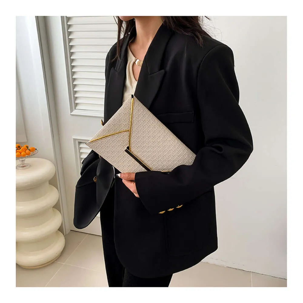 2024 neue Design Frauen Kleine Umschlag Geformt Tasche Exquisite Casual Minimalistischen stil Kostenloser versand_voghion.com
