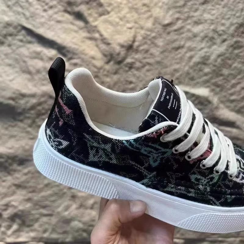 Bedruckte Canvas-Schuhe für Männer mit durchlässigen Student Sports Casual Sneakers_voghion.com