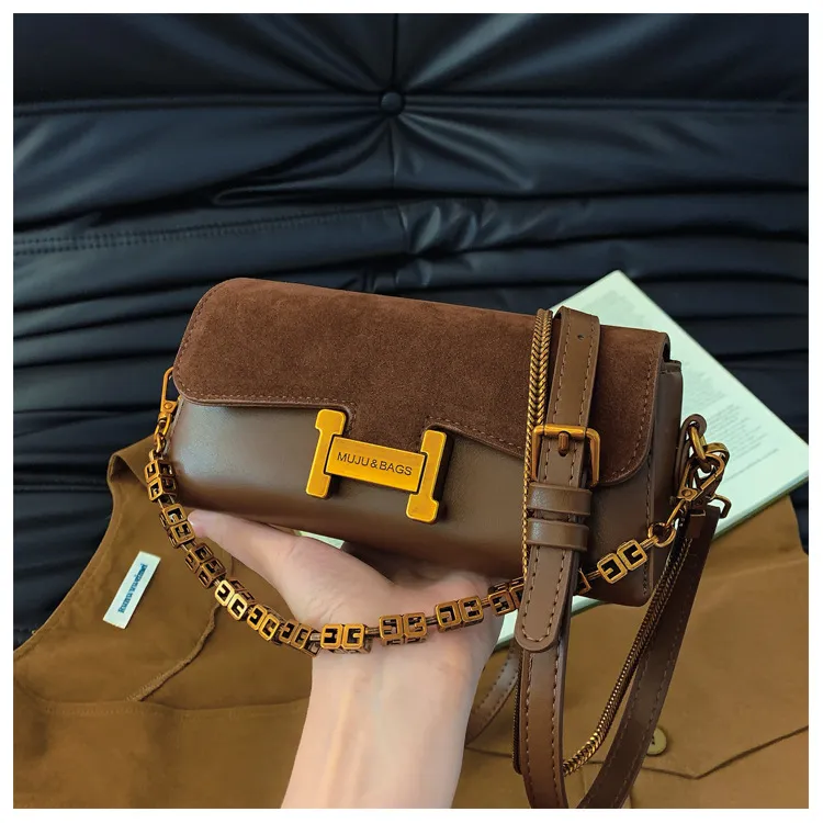 Stylish Multi-Functional Shoulder Purse With Premium Chain Detail_voghion.com