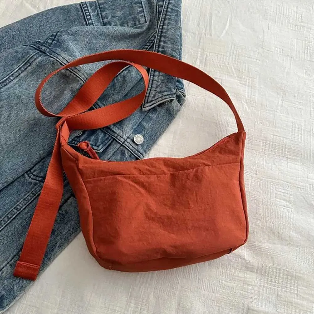 Simple Large Capacity Shoulder Messenger Crossbody Bag For Women_voghion.com