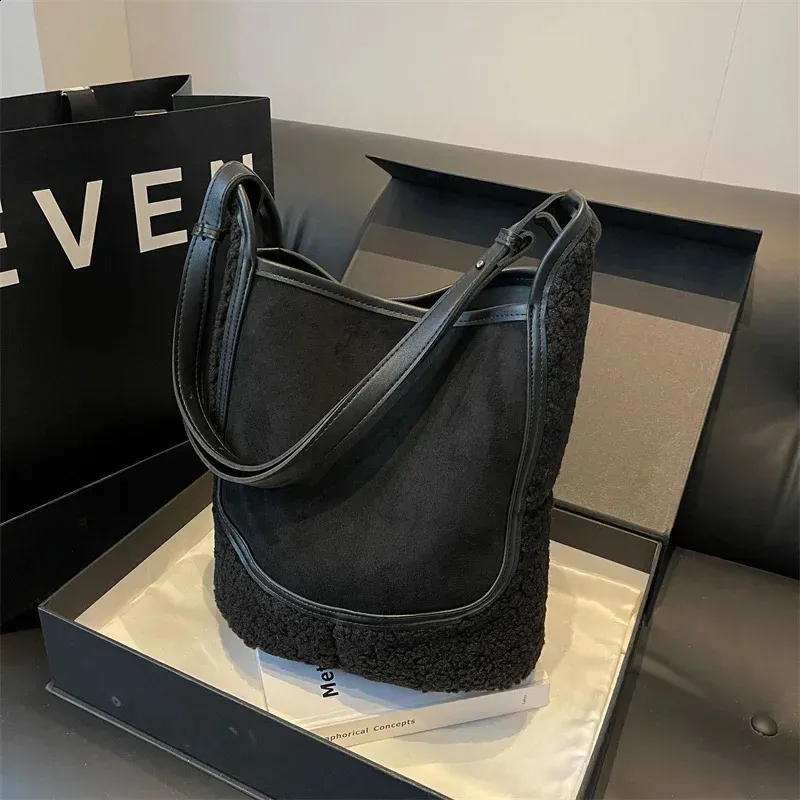 Trendy fashion Lamb Wool Shoulder Bucket Women Handbags And Purse 2024 cute Ladys Suede Leather Messenger Bag 240907_voghion.com