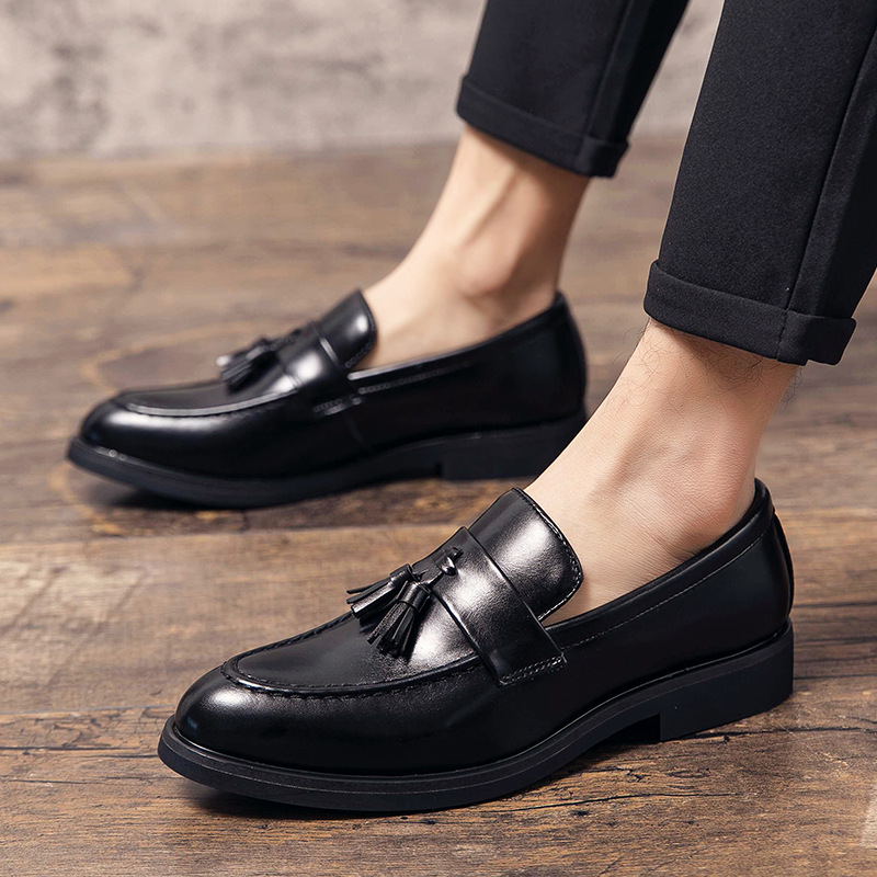 Men's popular fashion loafer casual shoes lightweight popular men's large size tassel brogue casual slip-on leather shoes