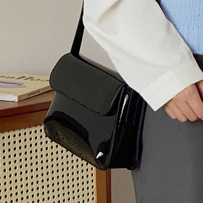 Weinrot PU Unterarm 2023 Neue Damen Vintage Lack Leder Glänzende Schnalle Einzelne Schulter Tasche Elegante Crossbody Ba241210_voghion.com