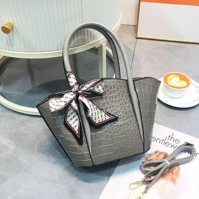 2024 Neue vielseitige explosive Umhängetasche für Damen Handheld Damenmode Einfache große Tasche_voghion.com