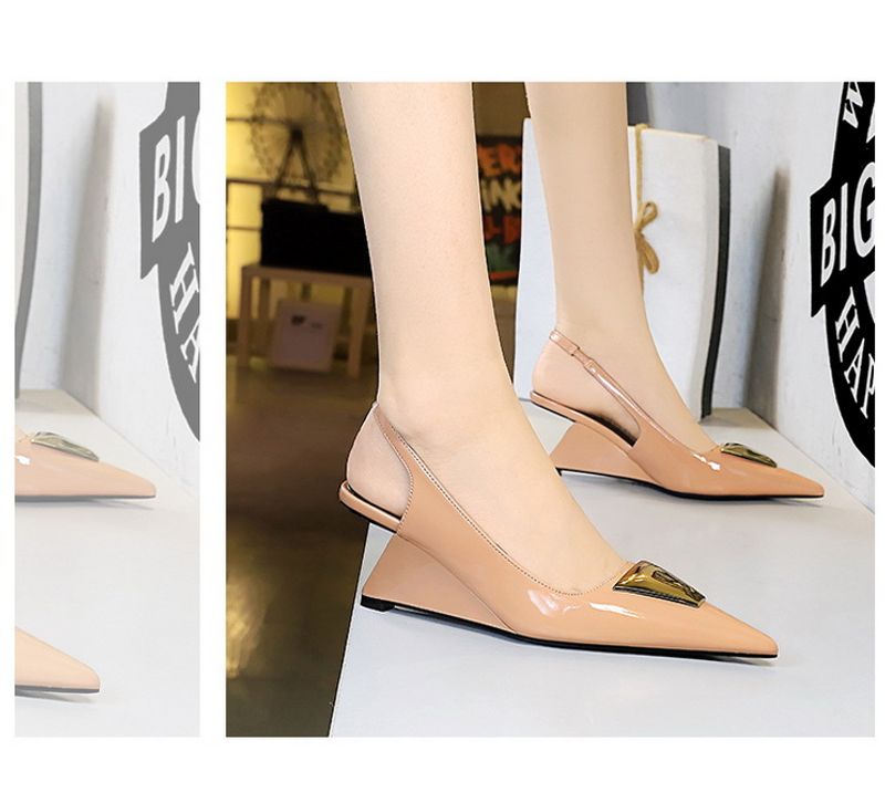 Scarpe da donna in stile 1097-K55 con tacco alto e slingback, cinturino posteriore traforato in vernice, punta bassa e appuntita_voghion.com