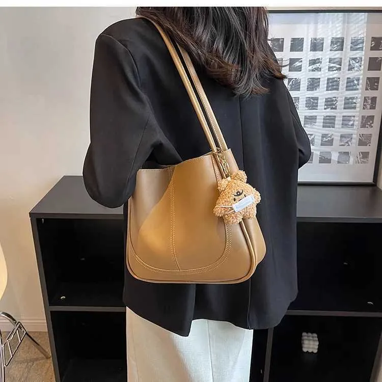 Bolso de hombro de alta gama con textura de gran capacidad, nuevo bolso de mano para mujer, otoño e invierno 2024, C241106_voghion.com