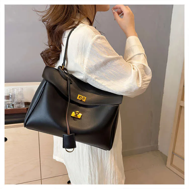 Enkel håndtaske til kvinder i PU-læder med stort håndtag og crossbody-taske til daglig indkøbspose til damer_voghion.com