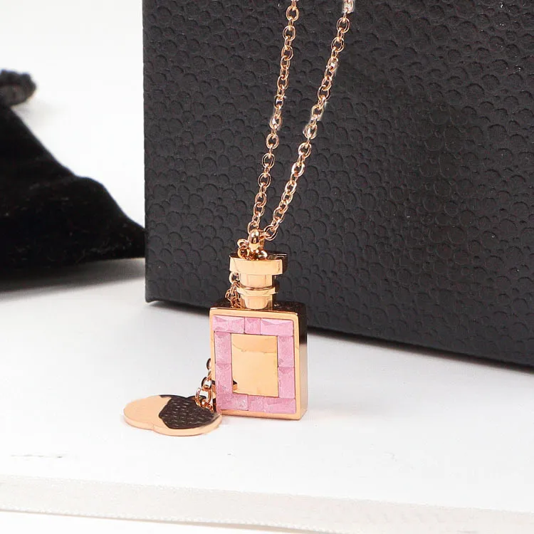 Pendentif lettre de créateur de style X580 Nes plaqué or Crysat femmes bijoux de fête de mariage accessoires double coeur_voghion.com