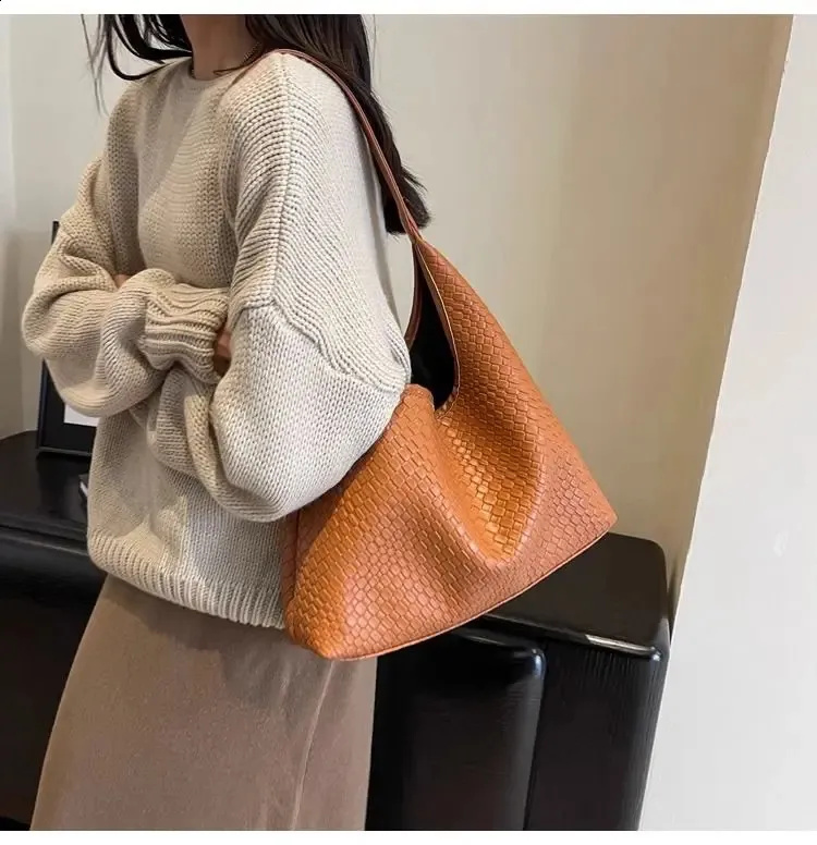 2024 The Style H7 Network Celebrity Weave Woven Carrying Borsa a tracolla grande capacità da donna alla moda retrò 240820_voghion.com