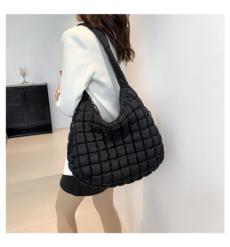 Kadınlar için Cloud Bag Wrinkle 2024 Yeni Moda Hobos Büyük Kapasiteli Naylon Günlük Omuz Çantaları Kabarcık Çapraz Çanta_voghion.com