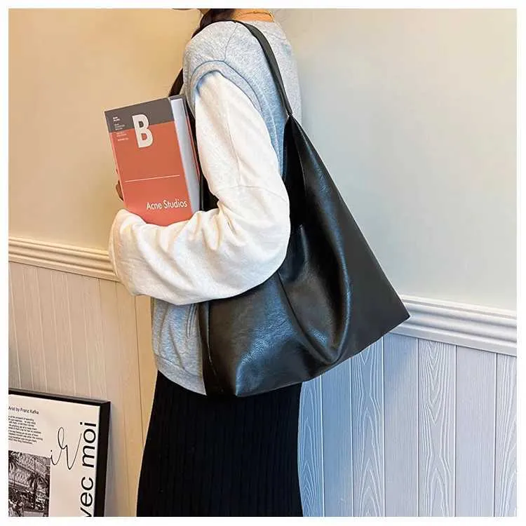 Lightweight PU soft leather large capacity womens shoulder lower arm buckle casual style makeup bag Y241123_voghion.com