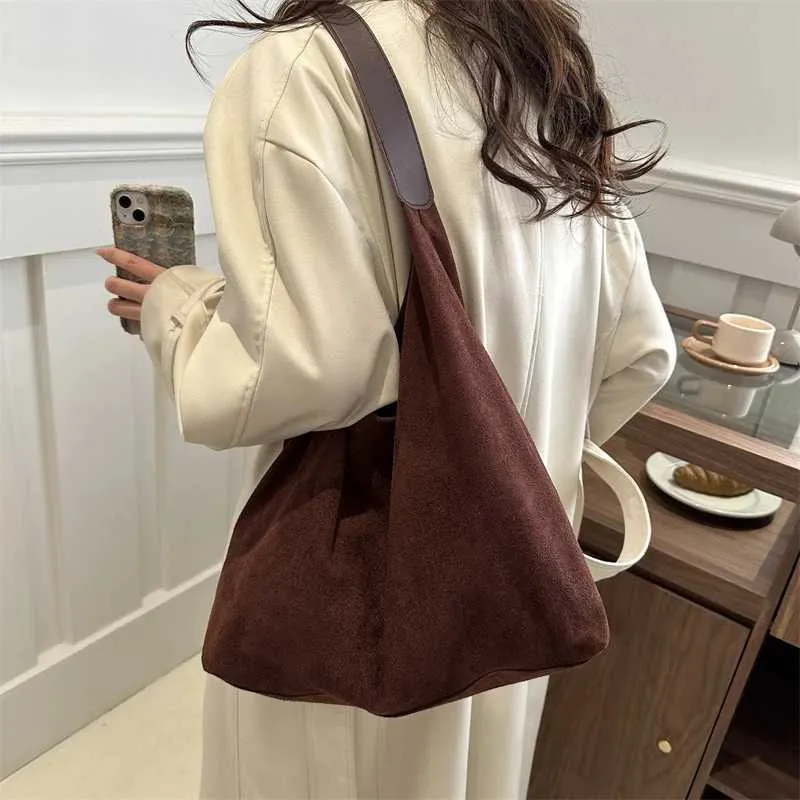 Retro womens large capacity suede shoulder bag solid color simple design casual shopping handbag Y241123_voghion.com
