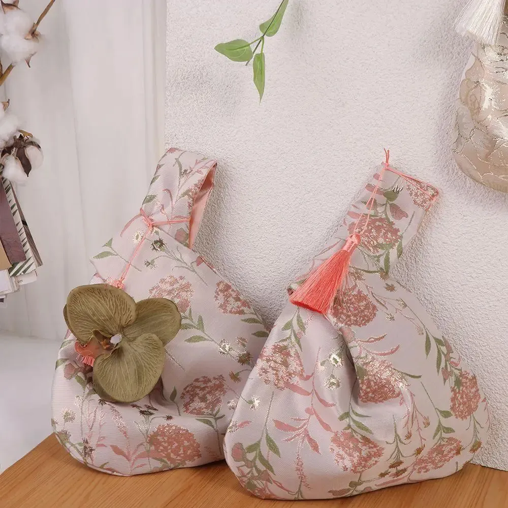 wer Anhänger Mittagessen Kosmetik Handtasche im chinesischen Stil Quaste Knoten Handgelenktasche Kleinteiltasche Cheongsam Zubehör 241120_voghion.com