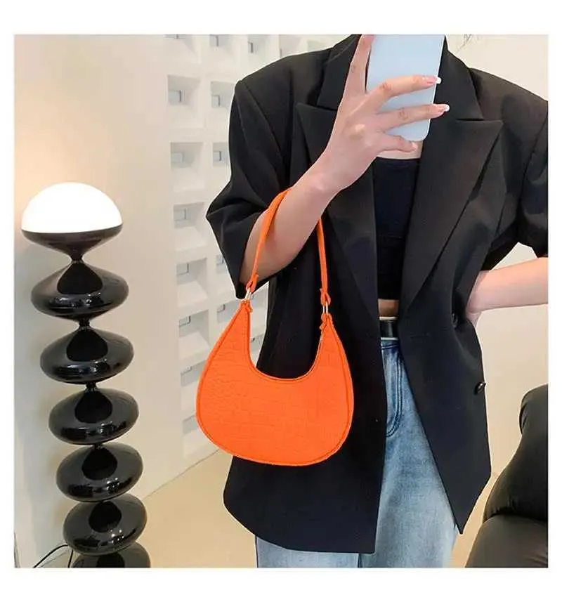 2023 mode Frauen Koreanische Neue Stein Muster Unterwäsche Casual Schulter Filz Einfarbig Handtasche Crescent Sattel Tasche_voghion.com