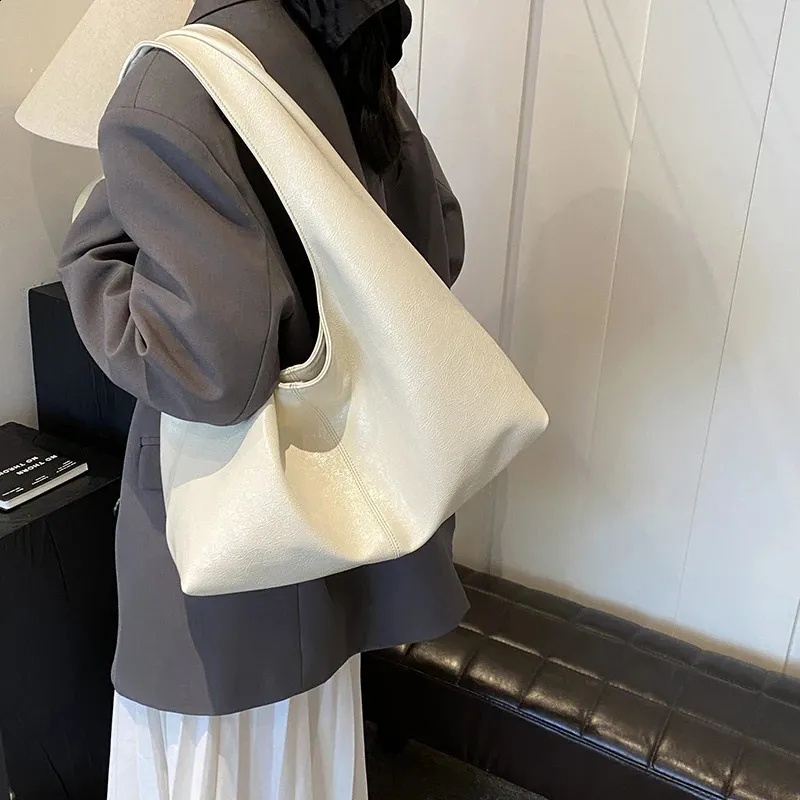 Bolsa hobo de ombro em couro sintético para mulher elegante_voghion.com