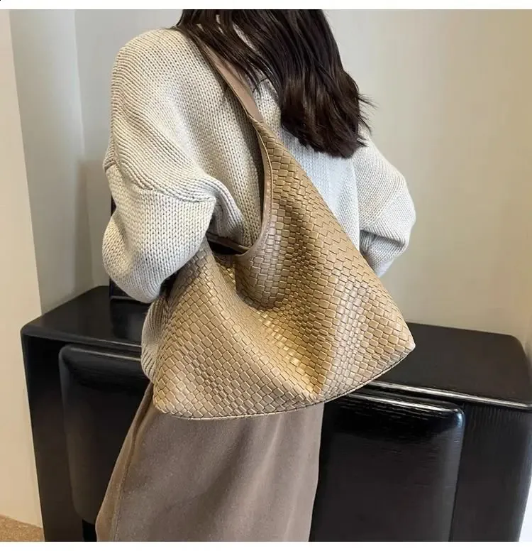 2024 The Style H7 Network Celebrity Weave Woven Carrying Borsa a tracolla grande capacità da donna alla moda retrò 240820_voghion.com